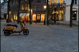 Discovering Bruges and its surroundings with a Vespa